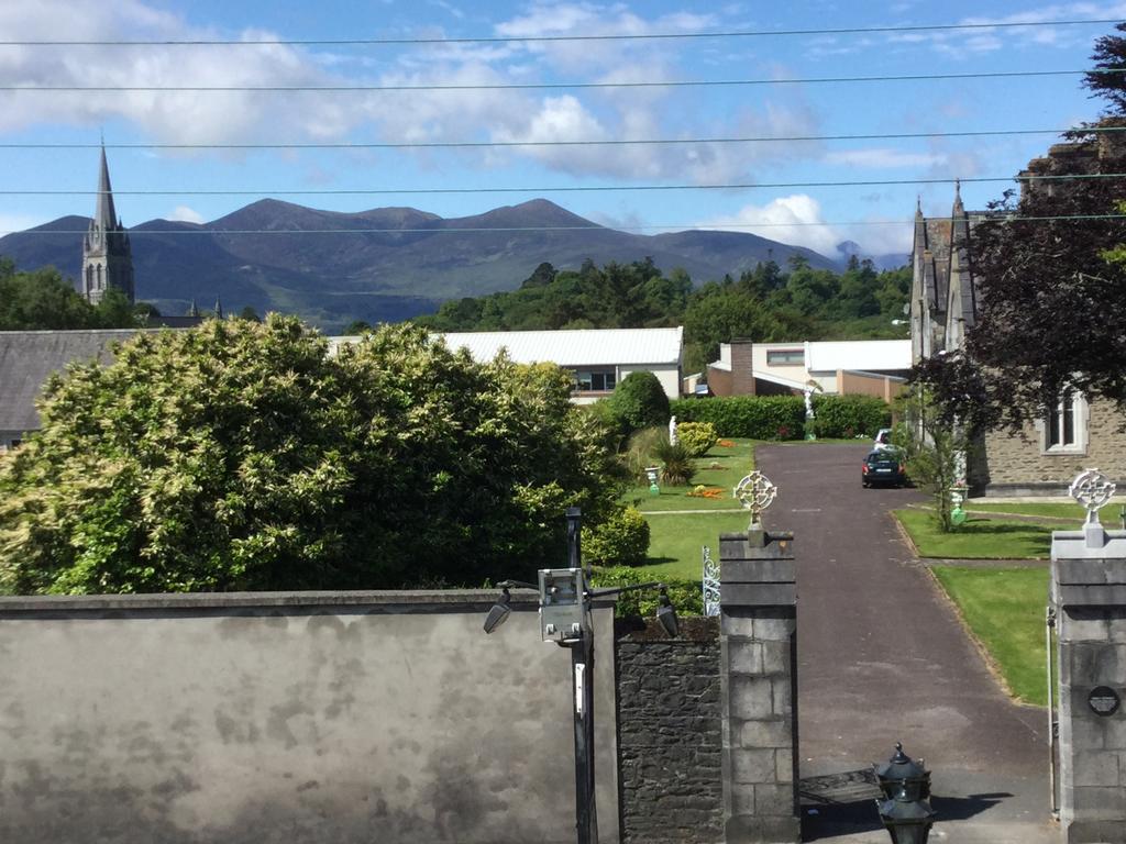 キラーニー Rathmore House Bed & Breakfast エクステリア 写真